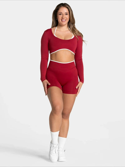 Short Sport Femme Ventre Plat Push Up rouge, vue de face portée en action