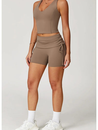 short fitness femme sculptant taille haute marron, vue de profil